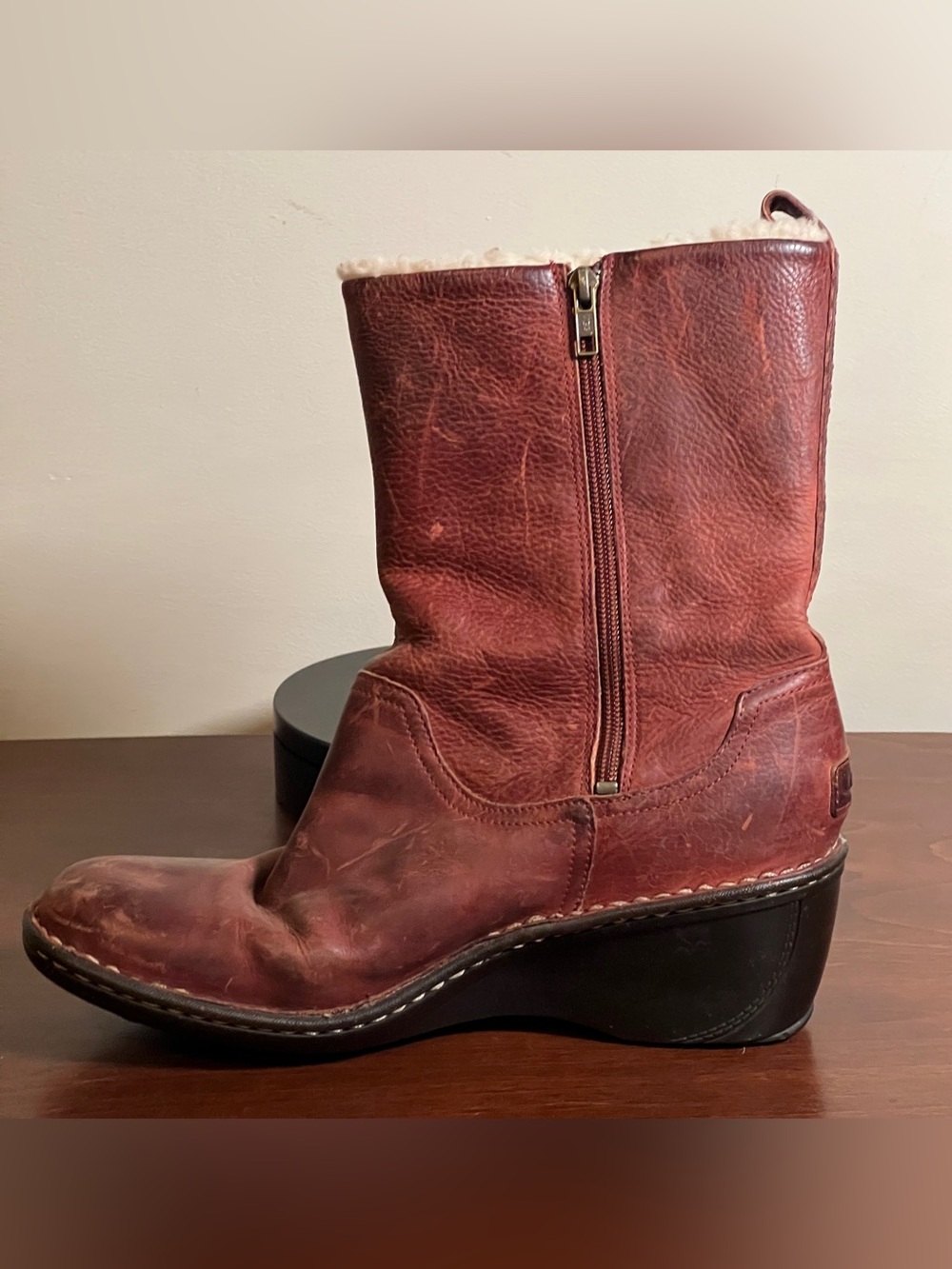 Ugg Hartley Mid-Calf Leather Sheepskin Shearling Lined Wedge Boots - US 12 - Picture 11 of 13